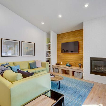 Modern Grand Lake Cabin With Fireplace And Deck! エクステリア 写真