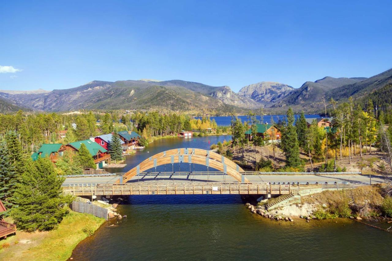 Modern Grand Lake Cabin With Fireplace And Deck! エクステリア 写真